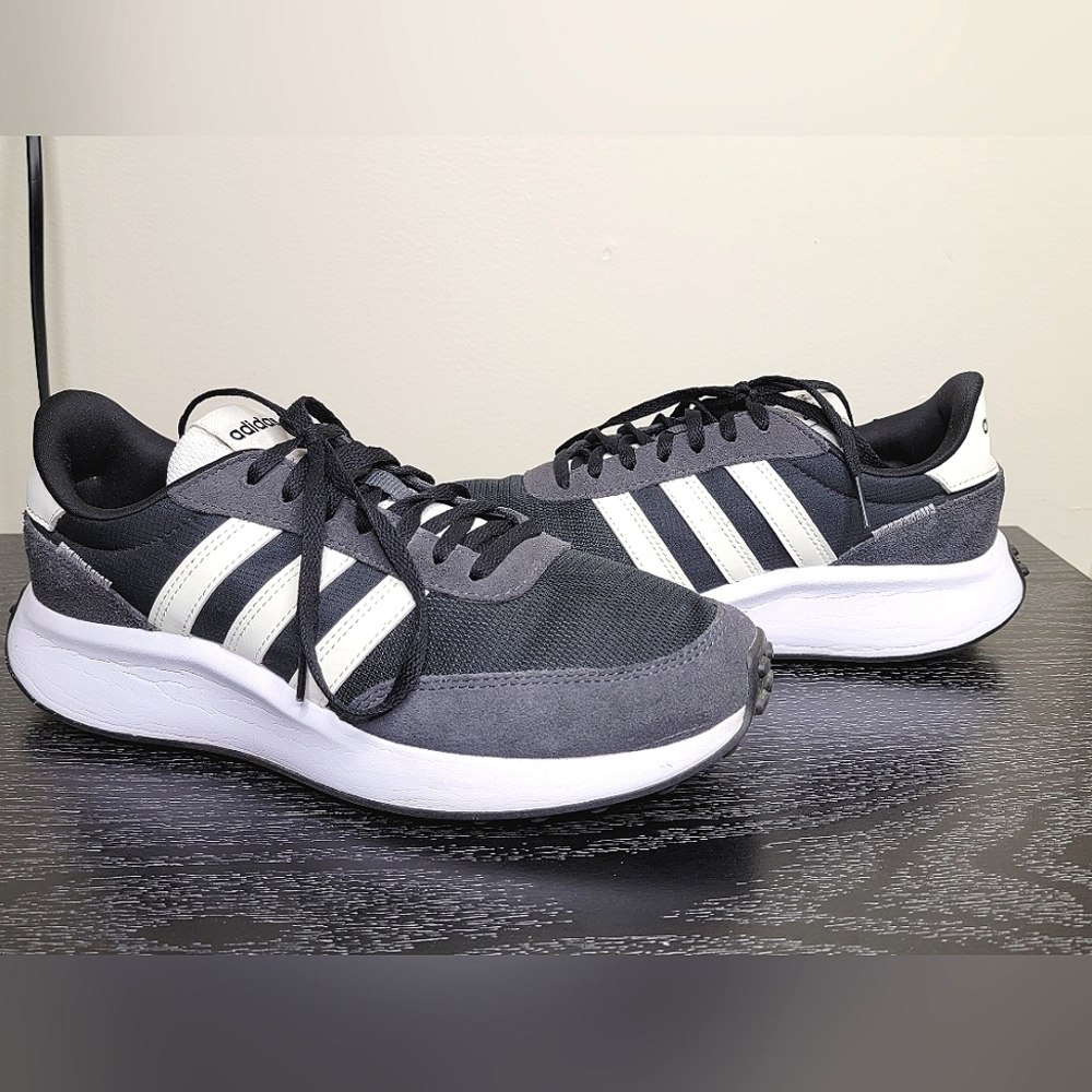 Women's Adidas Neo Run 70's running sneakers, size 8